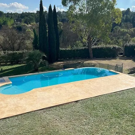 Villa Spacieuse Avec Piscine Et Grand Jardin *