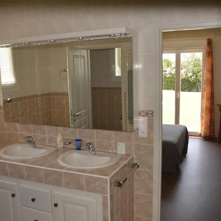 Spacieuse Avec Piscine Et Grand Jardin