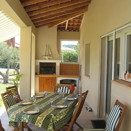 Spacieuse Avec Piscine Et Grand Jardin